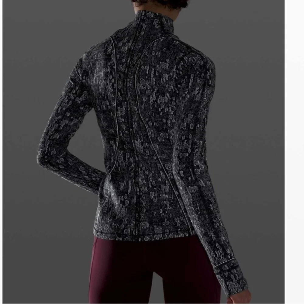 Lululemon run briskly top - Picture 4 of 8